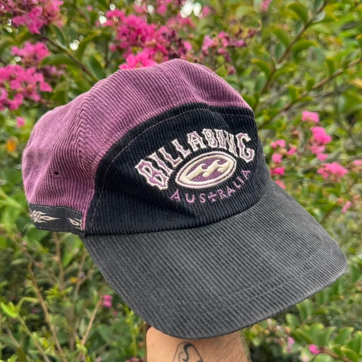 Caps